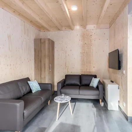 Semesterbostad Inviting Bungalow In With Terrace